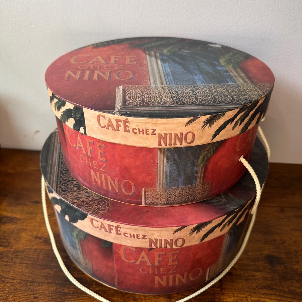 VTG 2004 Fabrice de Villeneuve Nesting Hat Boxes Cafe Chez Nino Set of 2 Round